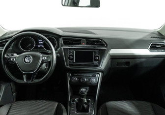 Подержанный автомобиль Volkswagen Tiguan 2018 года (12 фото)
