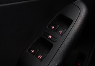 Подержанный автомобиль Volkswagen Jetta Sedan 2015 года (14 фото)