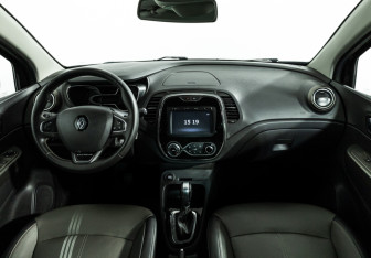 Подержанный автомобиль Renault Kaptur 2017 года (13 фото)