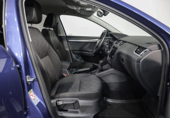 Подержанный автомобиль Skoda Octavia Liftback 2019 года (20 фото)