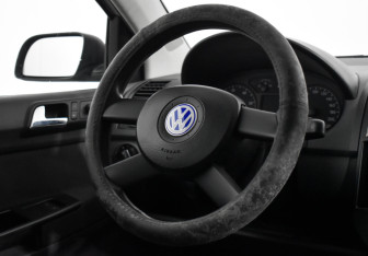 Подержанный автомобиль Volkswagen Polo Hatchback 2002 года (15 фото)