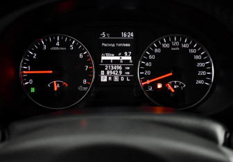 Подержанный автомобиль Nissan X-Trail 2012 года (18 фото)