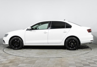 Подержанный автомобиль Volkswagen Jetta Sedan 2016 года (8 фото)