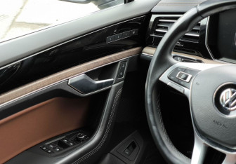 Подержанный автомобиль Volkswagen Touareg 2019 года (29 фото)