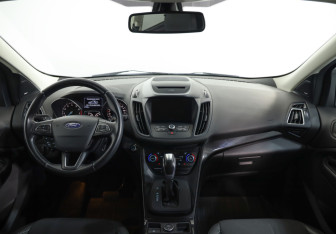 Подержанный автомобиль Ford Kuga 2017 года (9 фото)