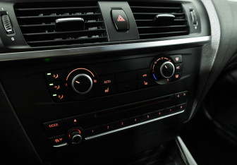 Подержанный автомобиль BMW X3 2014 года (15 фото)