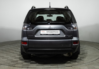 Подержанный автомобиль Mitsubishi Outlander 2012 года (6 фото)