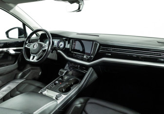 Подержанный автомобиль Volkswagen Touareg 2018 года (9 фото)
