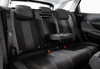 Подержанный автомобиль Peugeot 3008 2017 года (24 фото)