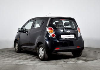 Подержанный автомобиль Chevrolet Spark 2012 года (7 фото)