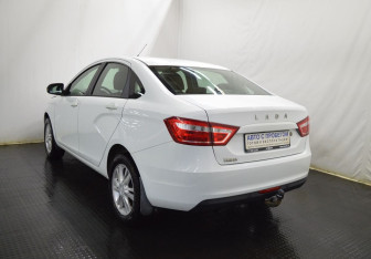 Подержанный автомобиль LADA (ВАЗ) Vesta Sedan 2015 года (7 фото)