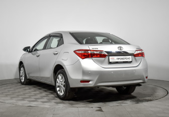 Подержанный автомобиль Toyota Corolla Sedan 2015 года (7 фото)