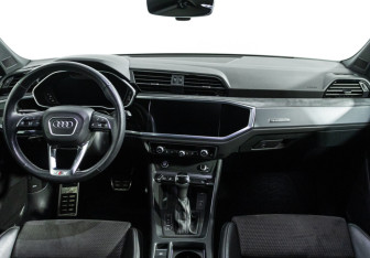 Подержанный автомобиль Audi Q3 2021 года (13 фото)