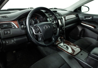 Подержанный автомобиль Toyota Camry Sedan 2013 года (11 фото)