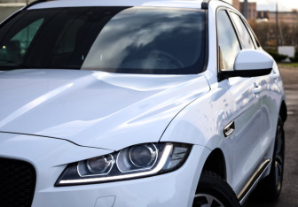 Подержанный автомобиль Jaguar F-Pace 2018 года (2 фото)