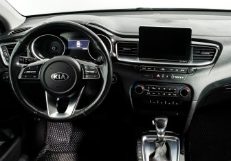 Подержанный автомобиль Kia Ceed Hatchback 2018 года (14 фото)