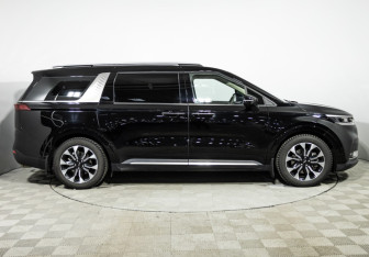 Подержанный автомобиль Kia Carnival 2022 года (4 фото)