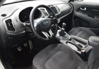 Подержанный автомобиль Kia Sportage 2015 года (10 фото)
