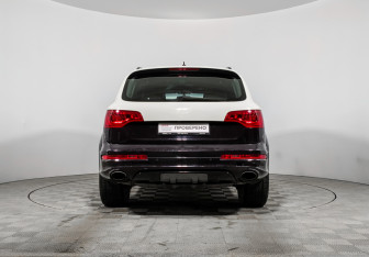 Подержанный автомобиль Audi Q7 2012 года (6 фото)