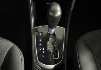 Подержанный автомобиль Hyundai Solaris Hatchback 2012 года (16 фото)