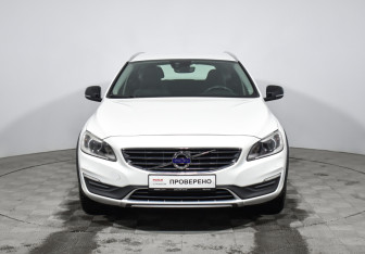 Подержанный автомобиль Volvo V60 Cross Country 2018 года (2 фото)