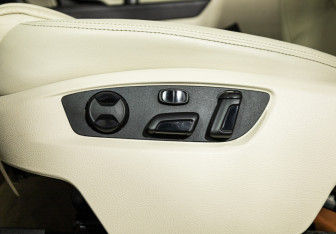 Подержанный автомобиль Volkswagen Touareg 2013 года (16 фото)