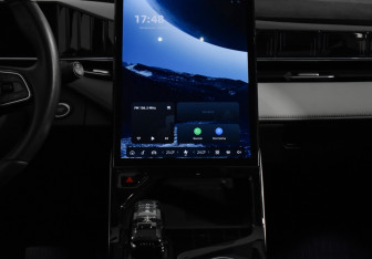 Подержанный автомобиль Geely Atlas 2023 года (21 фото)