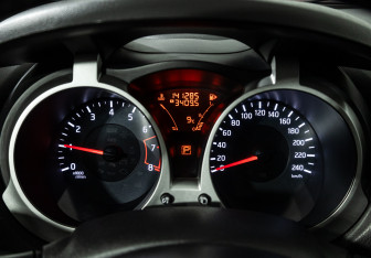 Подержанный автомобиль Nissan Juke 2011 года (12 фото)