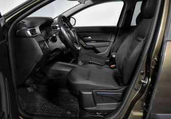 Подержанный автомобиль Renault Duster 2022 года (10 фото)