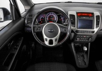 Подержанный автомобиль Kia Venga 2015 года (11 фото)