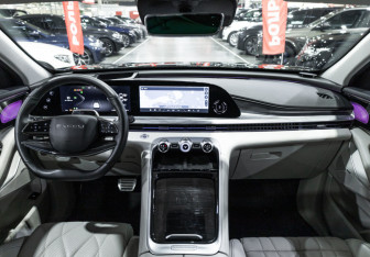 Подержанный автомобиль Exeed RX 2023 года (17 фото)