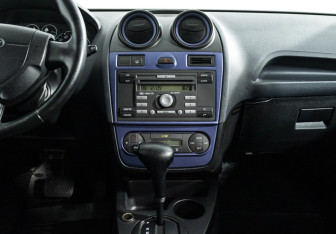 Подержанный автомобиль Ford Fiesta Hatchback 2008 года (14 фото)