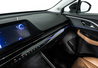 Подержанный автомобиль Omoda C5 2023 года (18 фото)