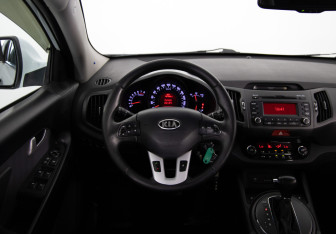 Подержанный автомобиль Kia Sportage 2011 года (10 фото)