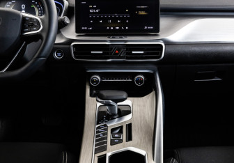 Подержанный автомобиль Geely Coolray 2023 года (13 фото)