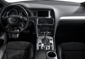 Подержанный автомобиль Audi Q7 2013 года (14 фото)
