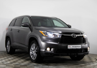 Подержанный автомобиль Toyota Highlander 2015 года (4 фото)