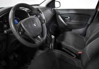 Подержанный автомобиль Renault Logan Sedan 2014 года (9 фото)