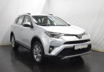 Подержанный автомобиль Toyota RAV4 2017 года (3 фото)
