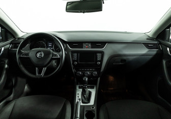 Подержанный автомобиль Skoda Octavia Liftback 2016 года (13 фото)
