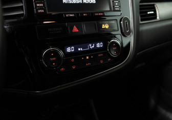 Подержанный автомобиль Mitsubishi Outlander 2013 года (17 фото)