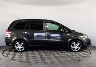 Подержанный автомобиль Opel Zafira Compactvan 2013 года (4 фото)