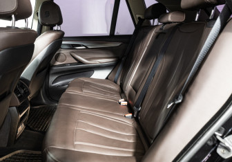 Подержанный автомобиль BMW X5 2016 года (10 фото)