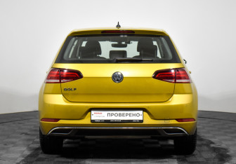 Подержанный автомобиль Volkswagen Golf Hatchback 2018 года (6 фото)