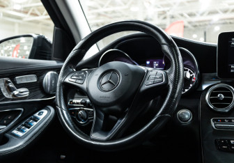 Подержанный автомобиль Mercedes-Benz GLC AMG 2016 года (16 фото)