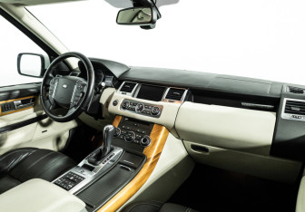 Подержанный автомобиль Land Rover Range Rover Sport 2013 года (9 фото)