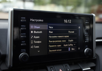 Подержанный автомобиль Toyota RAV4 2022 года (17 фото)