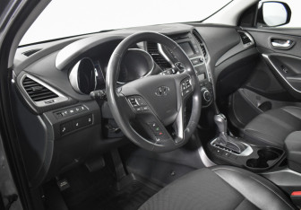 Подержанный автомобиль Hyundai Santa Fe 2017 года (9 фото)