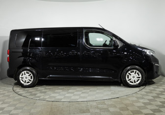 Подержанный автомобиль Peugeot Traveller 2018 года (4 фото)