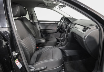 Подержанный автомобиль Skoda Rapid Liftback 2018 года (19 фото)